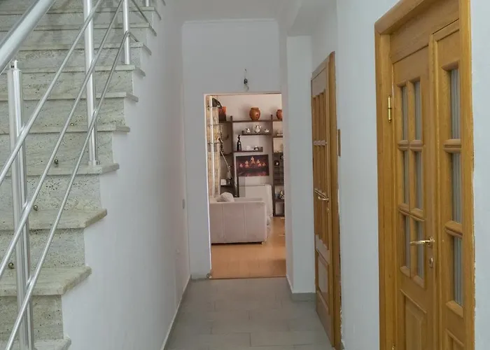 Guest house Albjona *